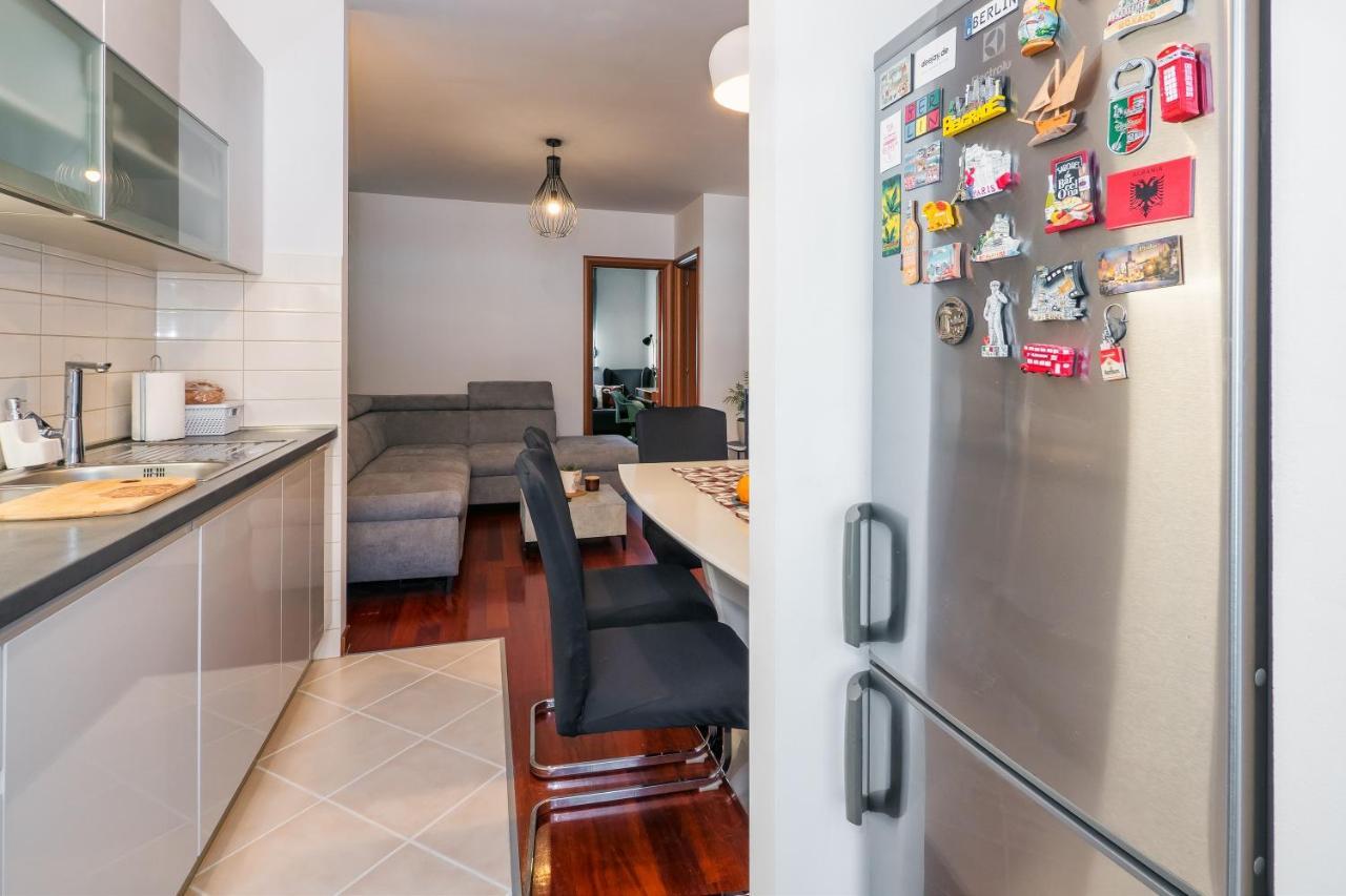 Apartamento Airy 2-Br Apt W/ Open Layout & Modern Design Split Exterior foto