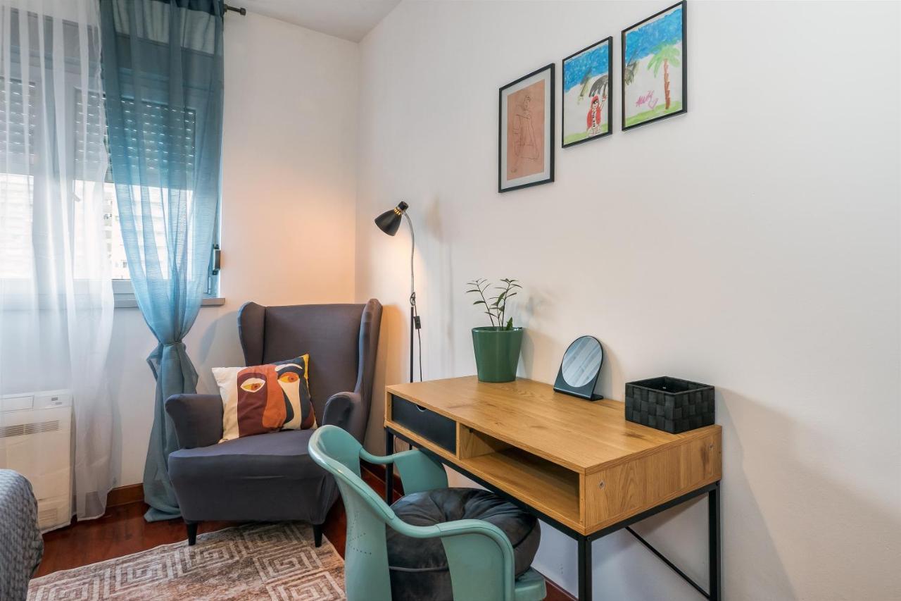 Apartamento Airy 2-Br Apt W/ Open Layout & Modern Design Split Exterior foto