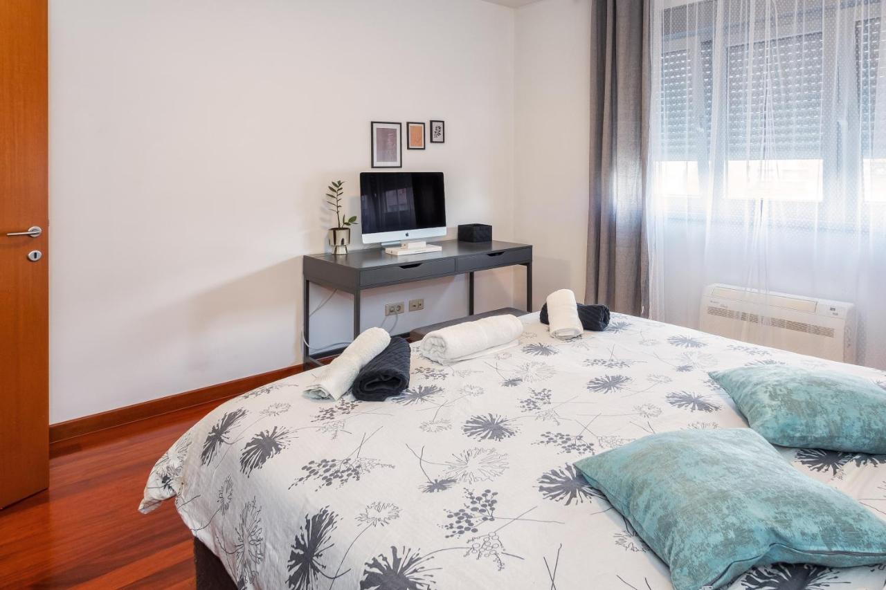 Apartamento Airy 2-Br Apt W/ Open Layout & Modern Design Split Exterior foto