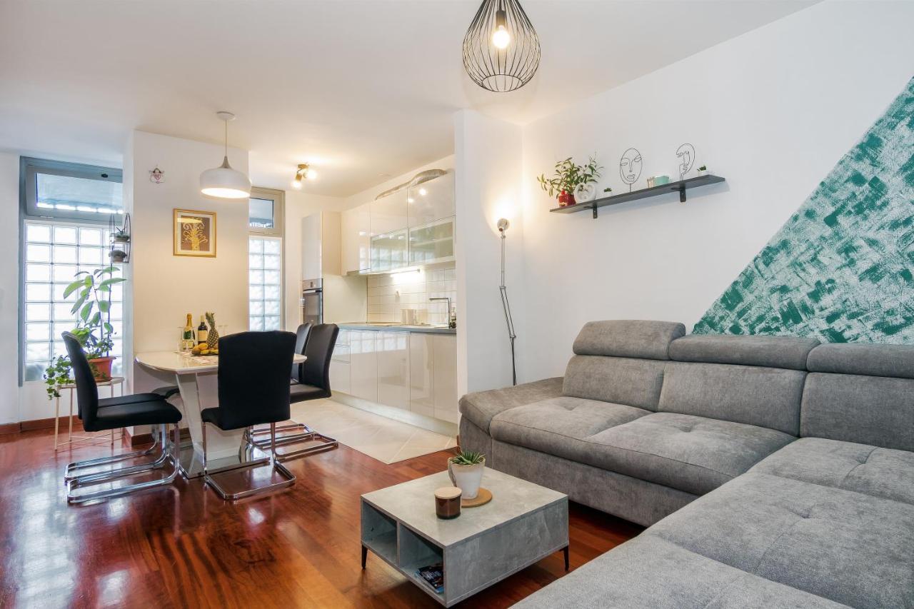 Apartamento Airy 2-Br Apt W/ Open Layout & Modern Design Split Exterior foto