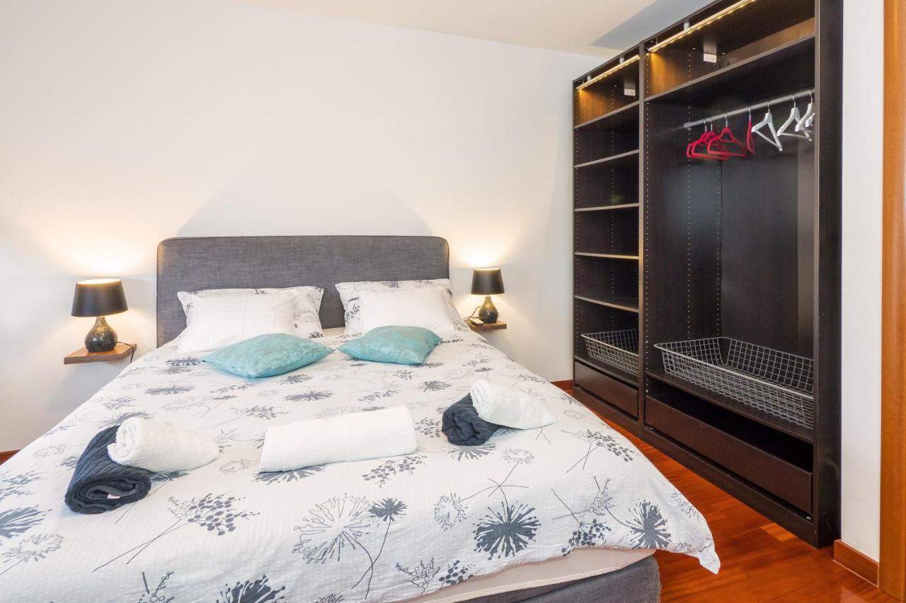 Apartamento Airy 2-Br Apt W/ Open Layout & Modern Design Split Exterior foto