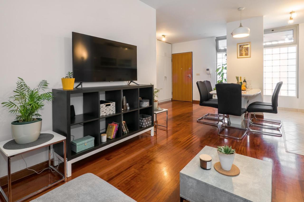 Apartamento Airy 2-Br Apt W/ Open Layout & Modern Design Split Exterior foto