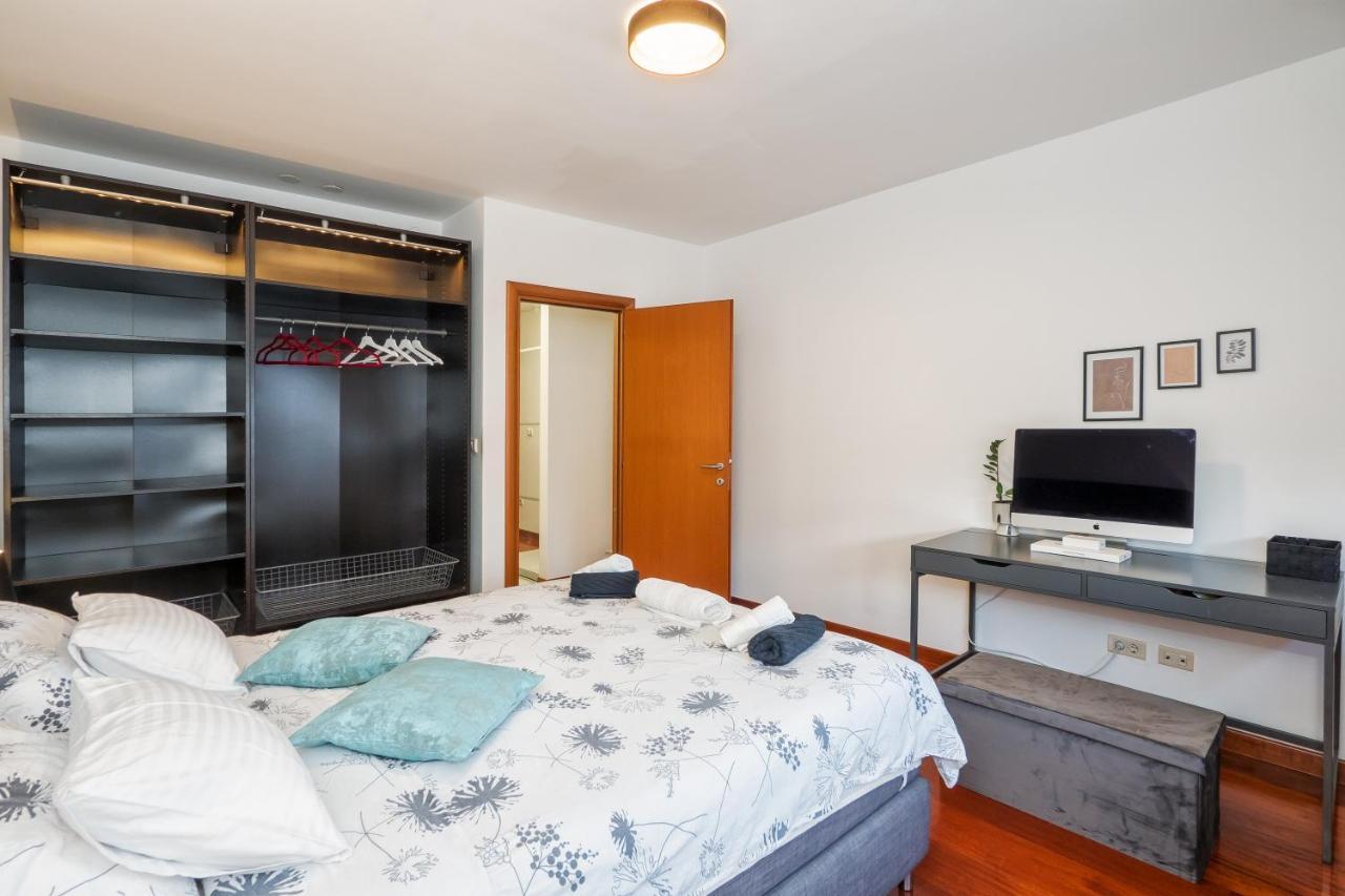 Apartamento Airy 2-Br Apt W/ Open Layout & Modern Design Split Exterior foto
